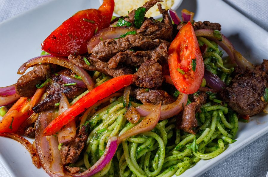 Tallarín Verde Lomo Saltado